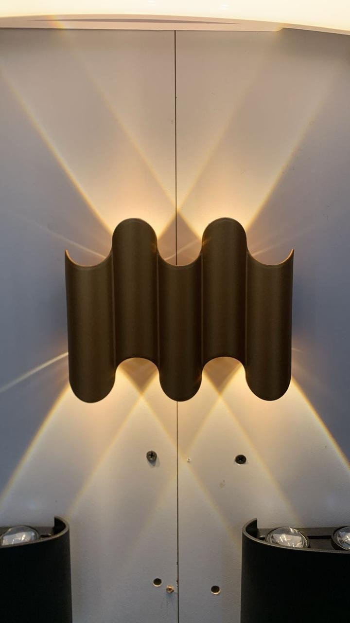 Wave Design LED Wall Sconce (Gold/Brass)